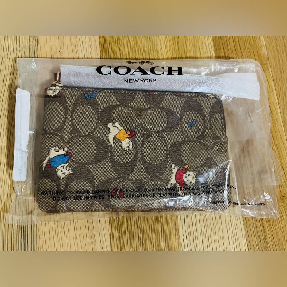 NWOT Coach Corner Zip Wristlet in Signature Canvas with Cat Mittens print